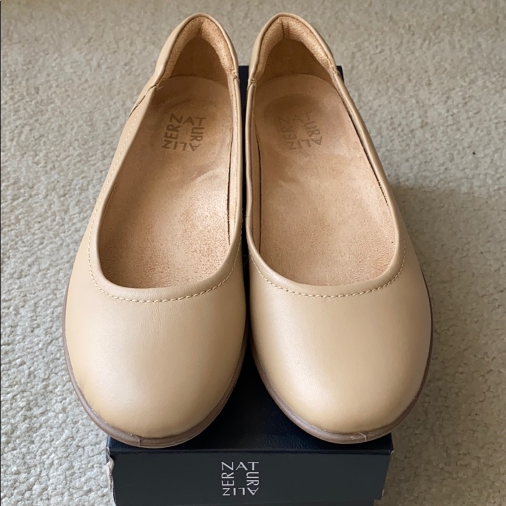 Naturalizer Flexy Nude Leather Flats